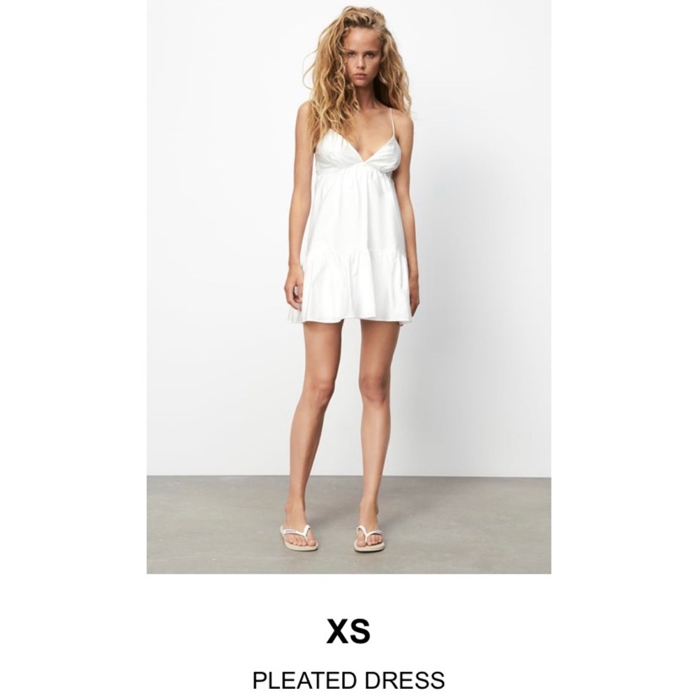 White size xs zara pleated dress